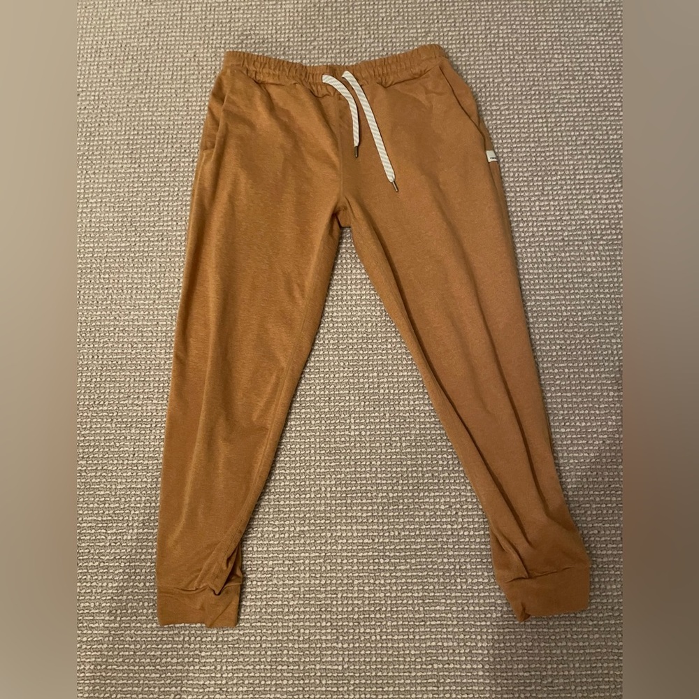 Vuori performance joggers